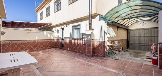 Casa adosada en venta en Jun