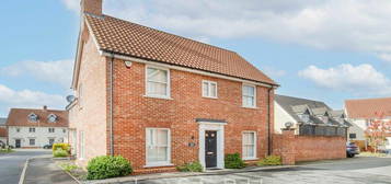 3 bedroom link detached house