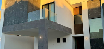 Casa en Fraccionamiento en Venta en Santa Fe