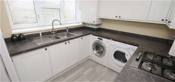 Flat to rent in Eldred Drive, Orpington BR5