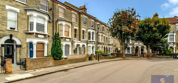 Flat to rent in Tabley Road, Holloway, London N7