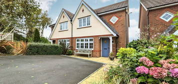 3 bed semi-detached house for sale