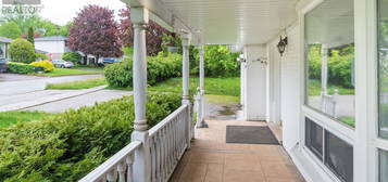307 TOWERCREST DRIVE, Newmarket (Central Newmarket), Ontario