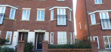 4 bed mews to rent