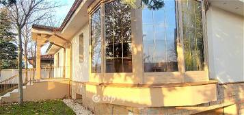 Debreceni eladó 300 nm-es ház
