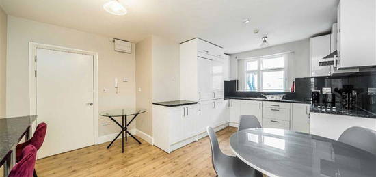 Flat to rent in Queen's Gate, London SW7