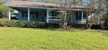 44 River St, Lumber City, GA 31549