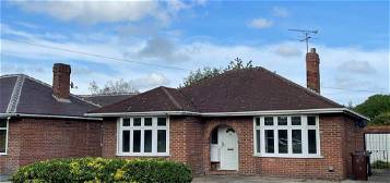 Bungalow to rent in Turner Road, Colchester CO4