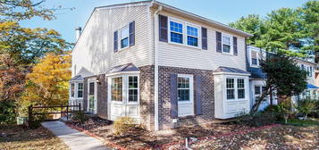 5008 Head Ct, Fairfax, VA 22032