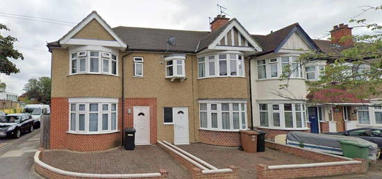 Property to rent in Thurlstone Road, Ruislip Manor, Ruislip HA4