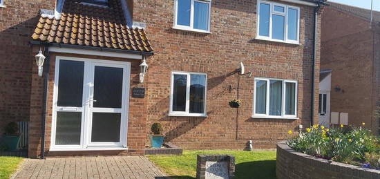 Flat to rent in Chelmer Close, Kirby Cross, Frinton-On-Sea CO13