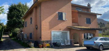 Villa all'asta in via Anagnina Rocca di Papa, 48