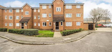 Flat to rent in Plumtree Close, Dagenham RM10