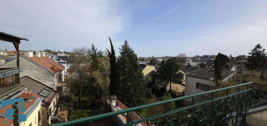 Sonnige Dachgeschosswohnung mit Terrasse und Fernblick - Nähe Gersthofer Platzl