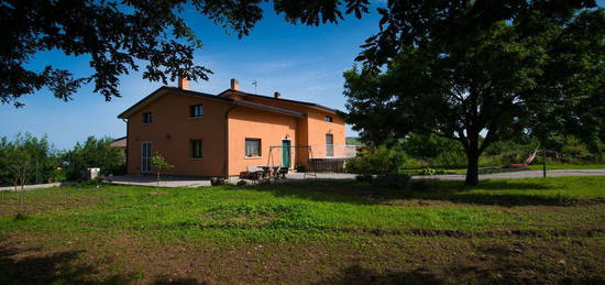 Casa con giardino