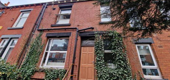 Terraced house to rent in Trentham Avenue, Beeston, Leeds LS11