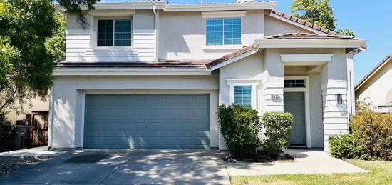 3825 Riviera Ln, Elk Grove, CA 95758